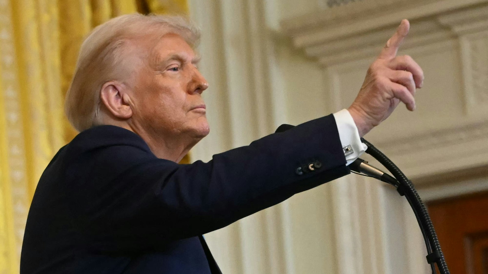 US Präsident Donald Trump sprcht auf einer Pressekonferenz.