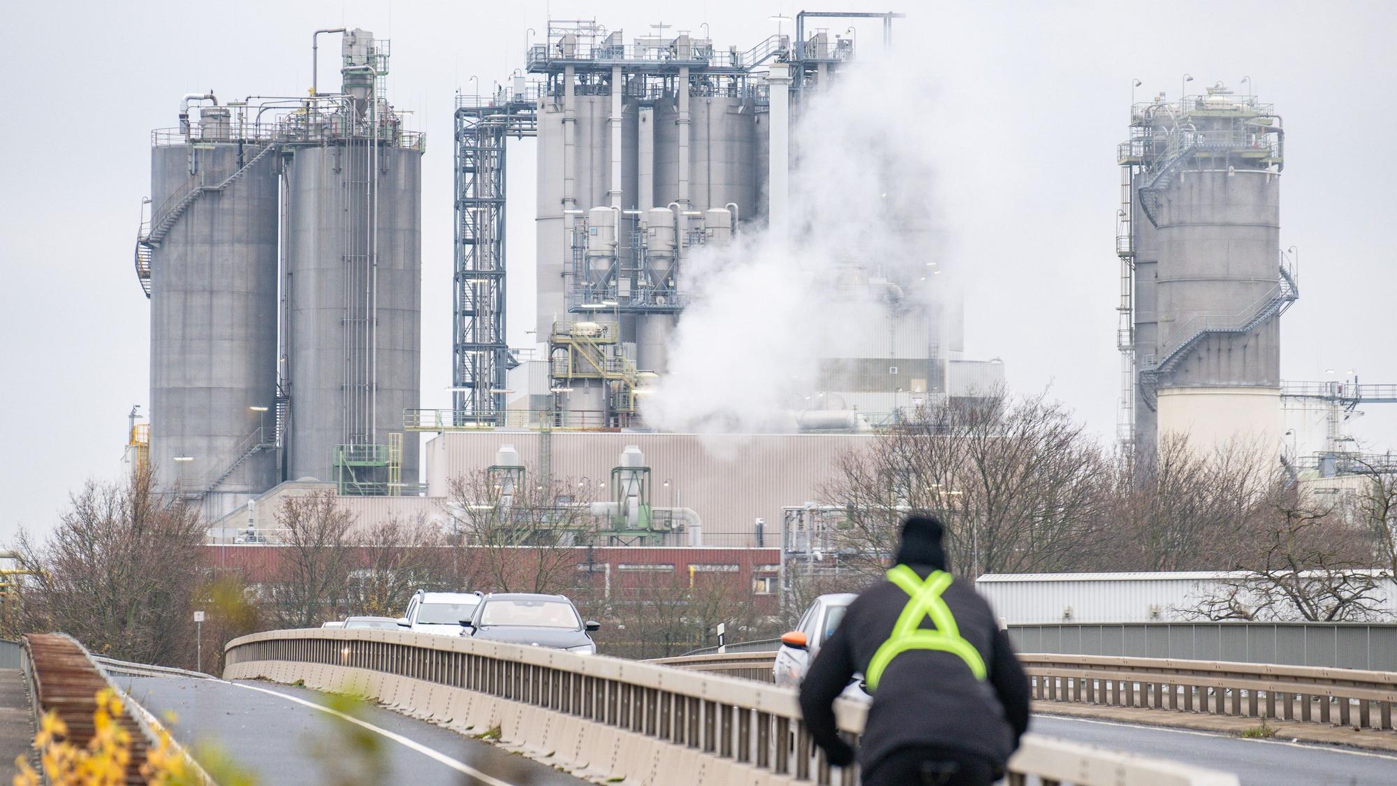 Anlagen des Chemiekonzern Evonik am Standort Wesseling