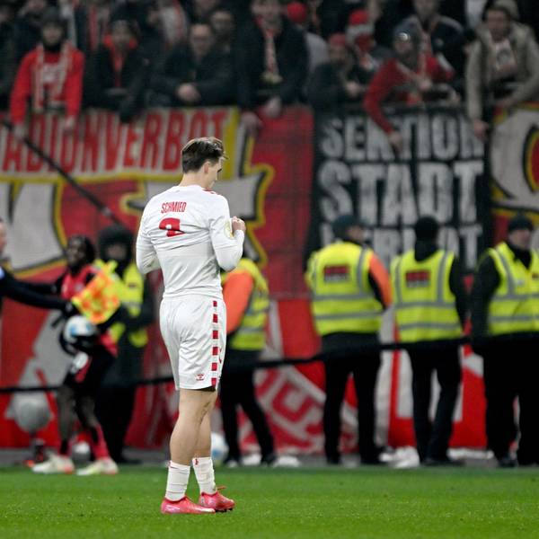 Stark gekämpft und doch verloren: Kölns Joel Schmied geht nach dem Spiel enttäuscht über den Platz.