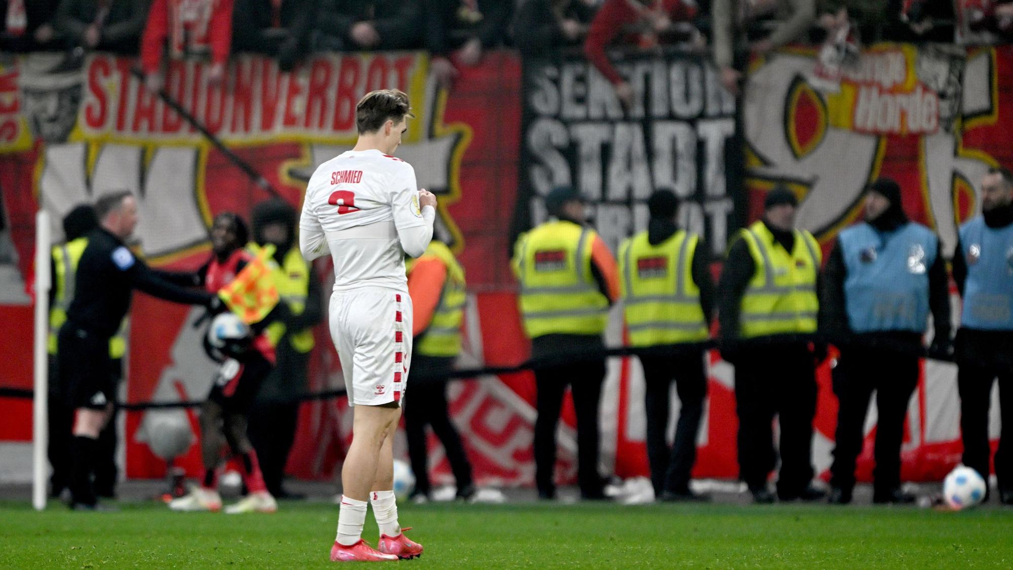 Stark gekämpft und doch verloren: Kölns Joel Schmied geht nach dem Spiel enttäuscht über den Platz.