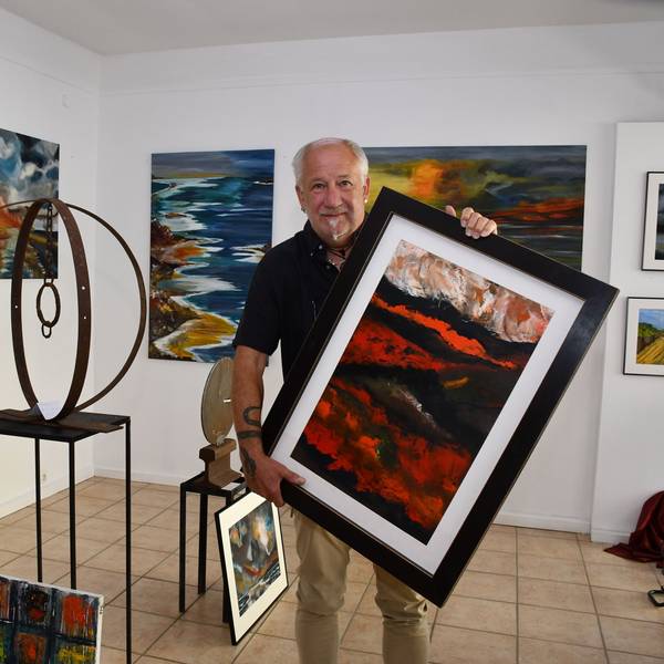 Das Foto zeigt den Künstlern in seinen früheren Galerieräumen.