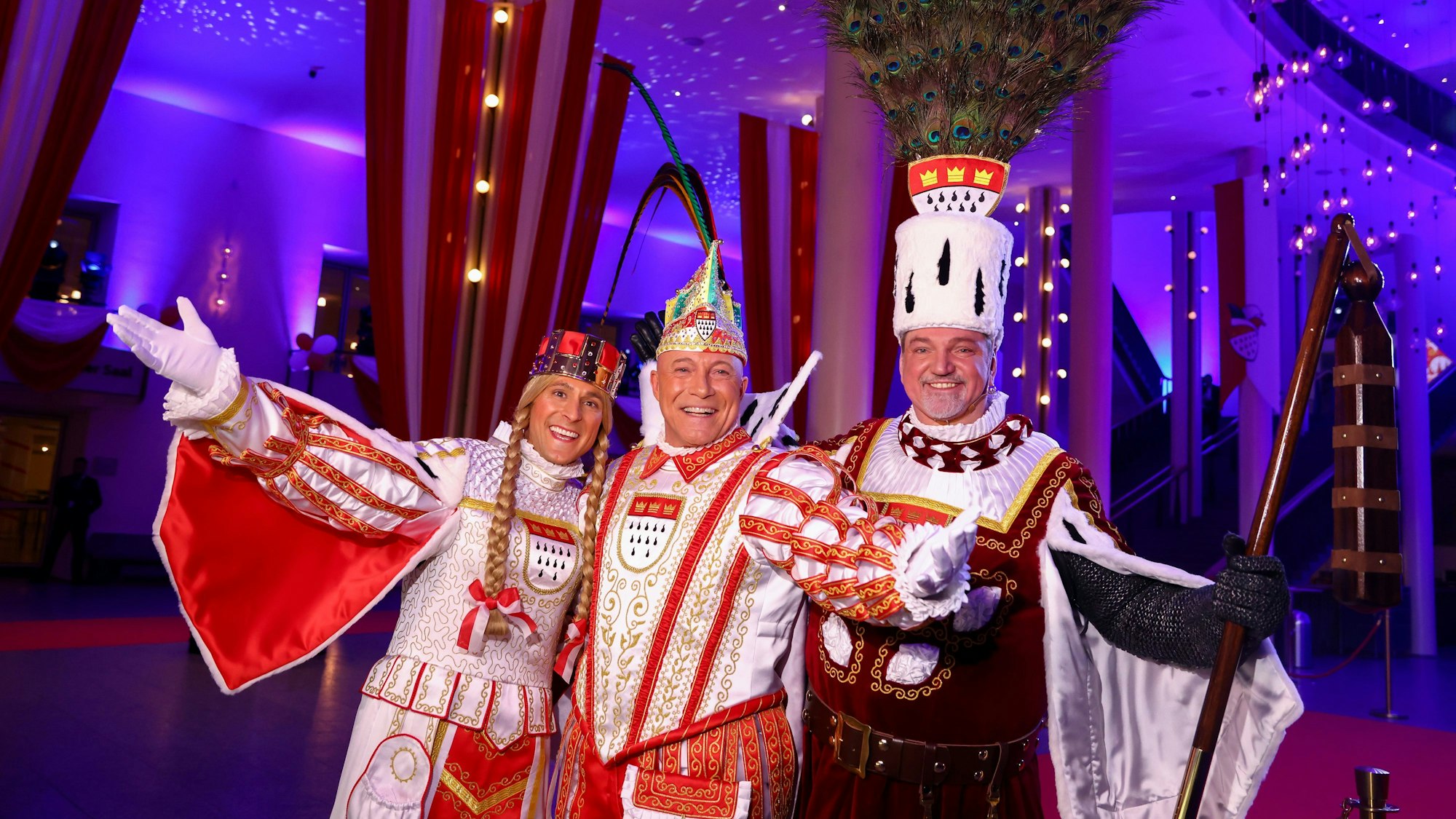 Am Abend ihrer Proklamation im Gürzenich: Jungfrau Marlis (Hendrik Hermen), Prinz René (René Klöver) und Bauer Michael (Michael Samm).