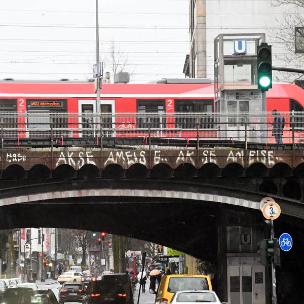 Der Bahnübergang an der Venloer Straße