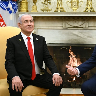 Gute Laune bei Benjamin Netanjahu: Donald Trump hat mit seinen Gaza-Plänen für internationale Reaktionen gesorgt.