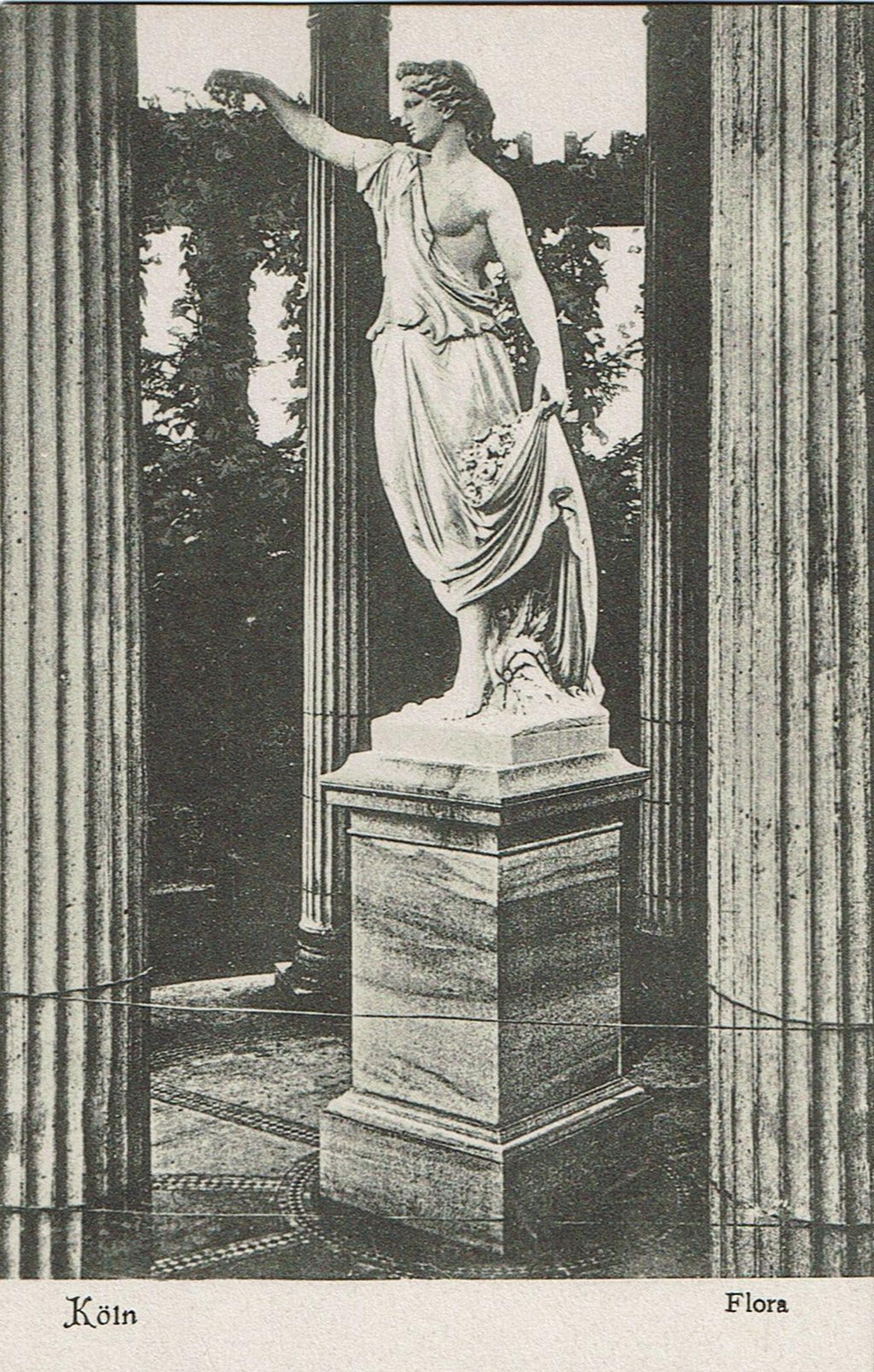Flora-Figur. Die Figur ist bis heute verschollen, es gibt aber Pläne, den Tempel mit der Figur nachzubilden.
