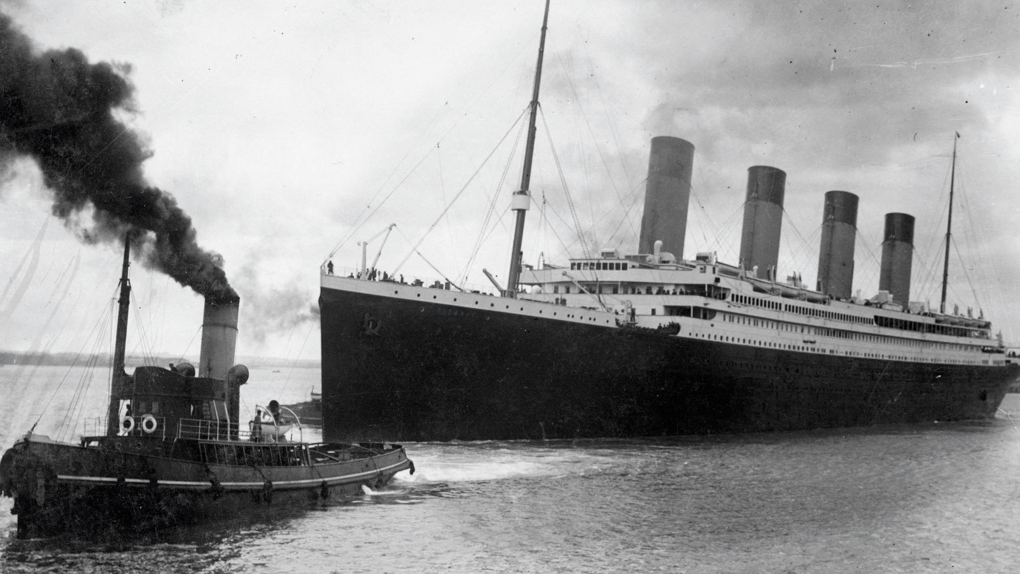 Die Titanic begann ihre Jungfernfahrt von Southampton nach New York am Mittwoch, dem 10. April 1912, unter ihrem Kapitän Edward Smith.