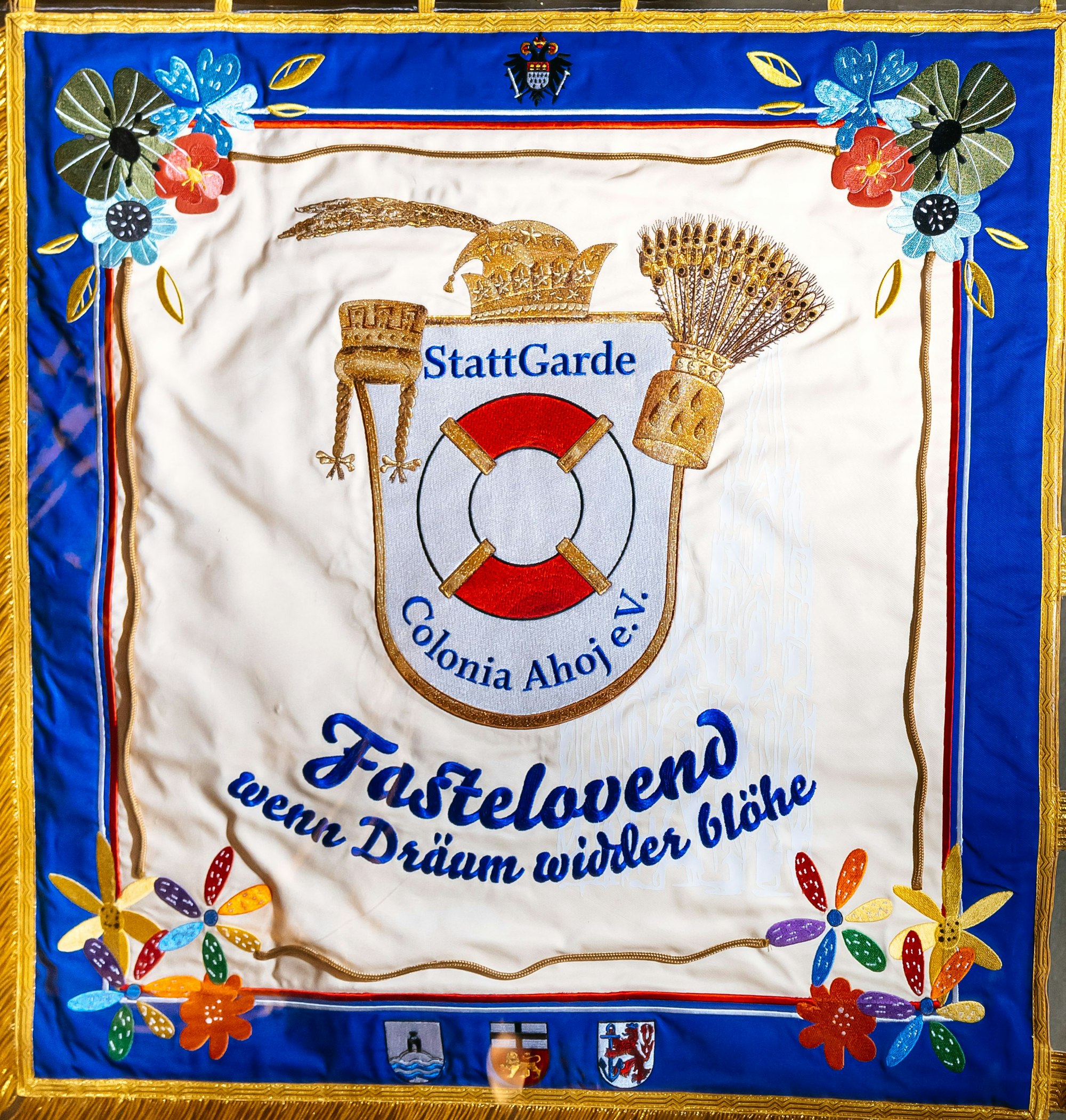 Ganz groß auf der Plagge: das Wappen der Stattgarde Colonia Ahoj.