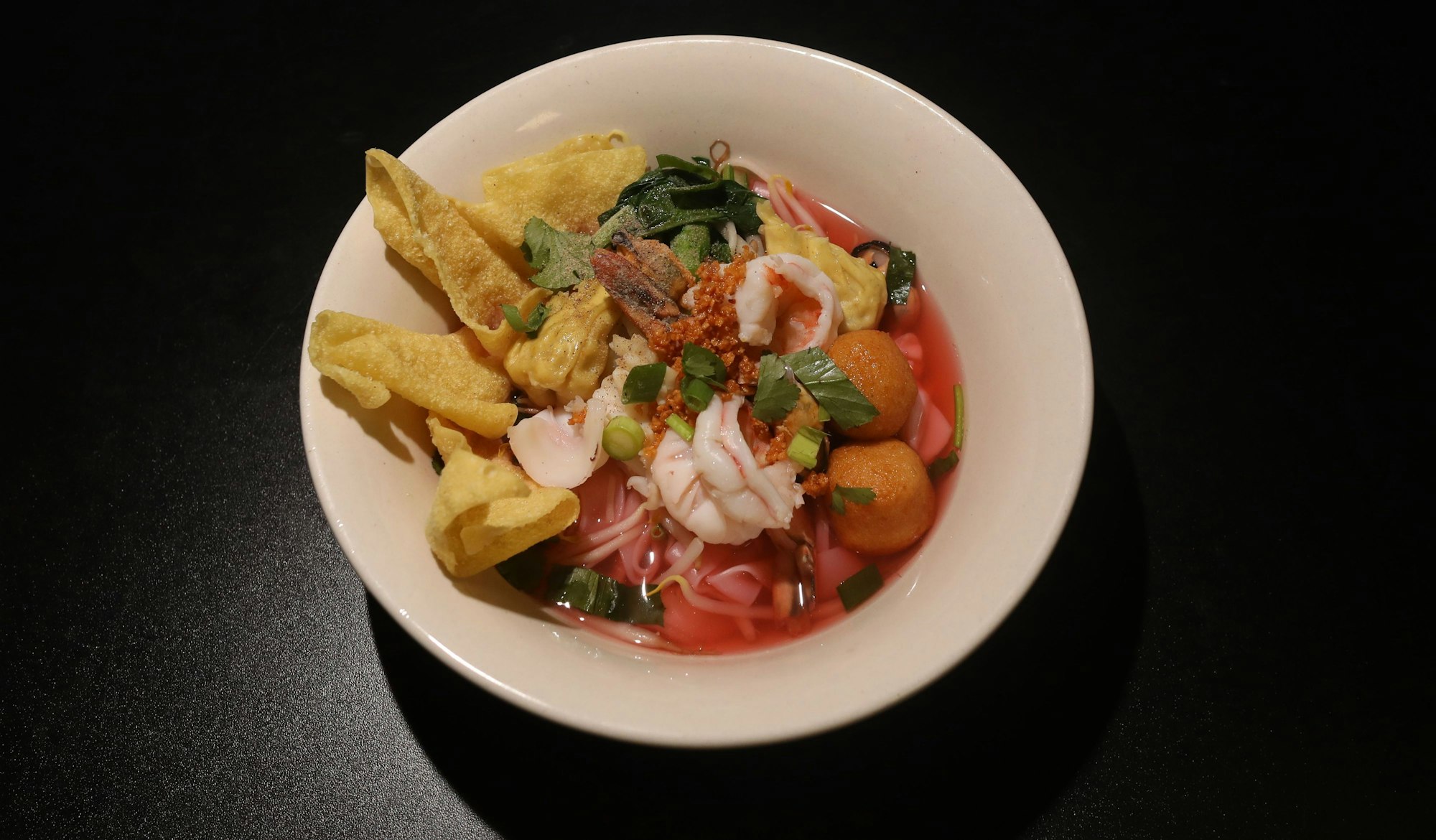 Die Yen Ta-Fo Suppe ist ein Hauptgericht im Ratchada Thai Kitchen.