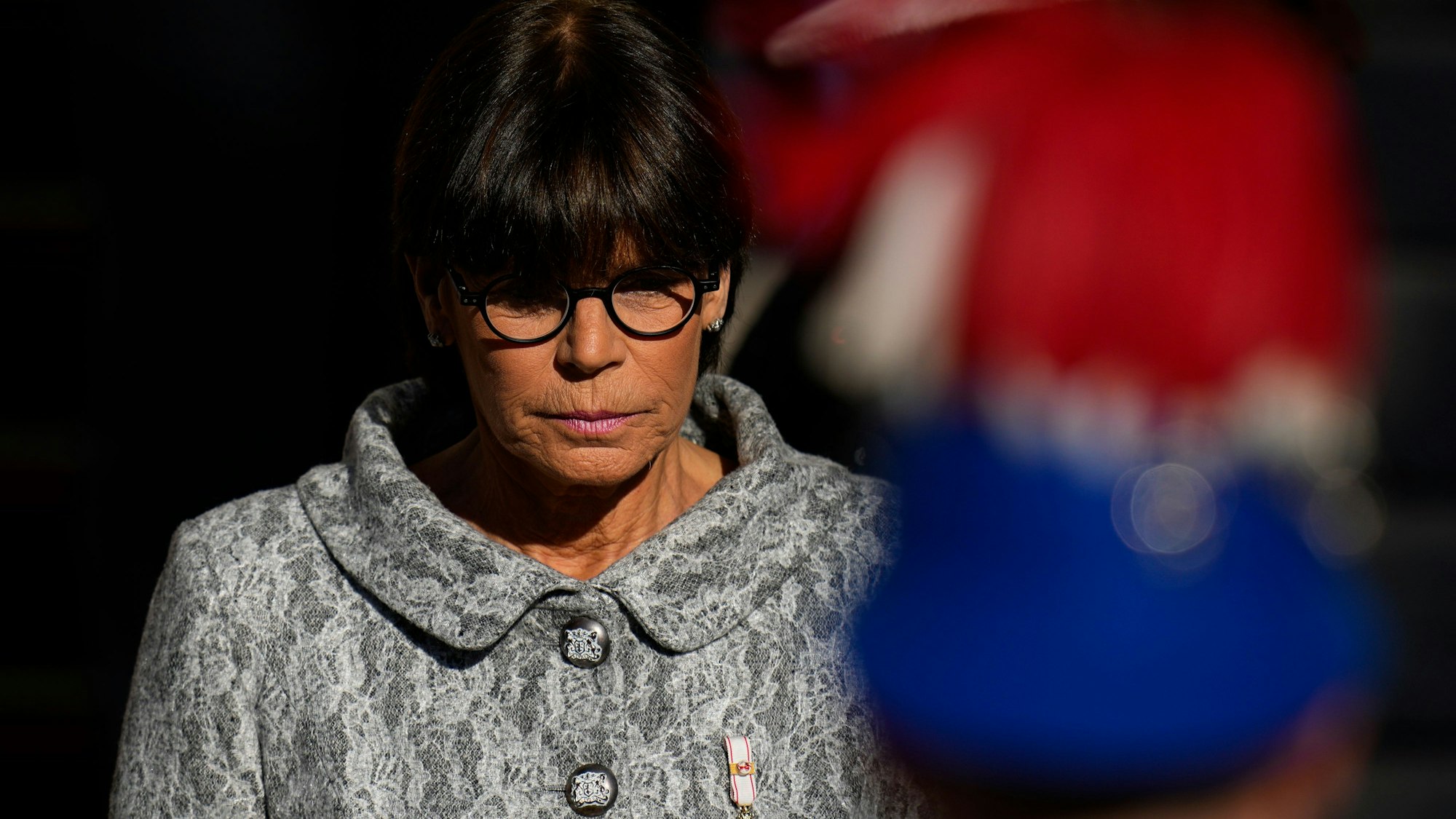 Prinzessin Stéphanie von Monaco verlässt die Kathedrale von Monaco nach einer Messe im Rahmen der Feierlichkeiten zum Nationalfeiertag.