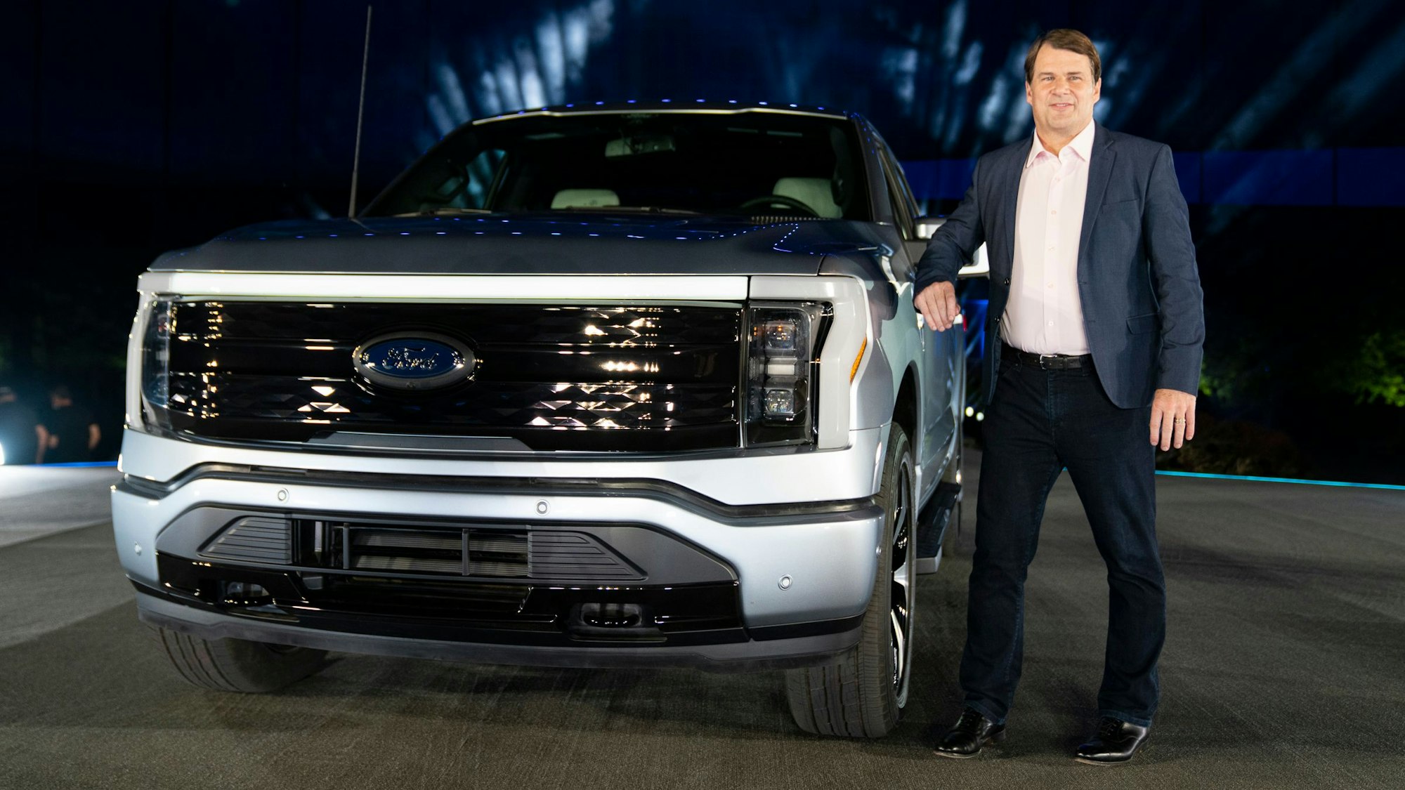 Jim Farley, CEO der Ford Motor Company, spricht bei einer Veranstaltung zur Vorstellung des neuen vollelektrischen Pickup-Trucks F-150 Lightning im Ford World Headquarter.