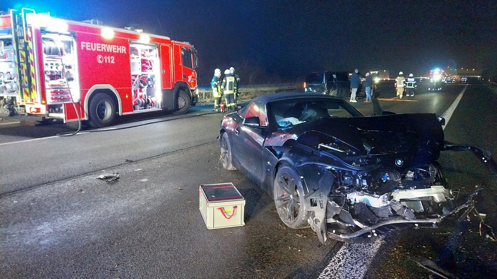 Das Autowrack nach der Kollision auf der A3.