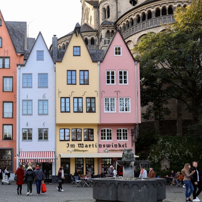 Kräftige Farben, Maueranker auf der Fassade – so sahen die Giebelhäuschen vor dem Abbruch aus.