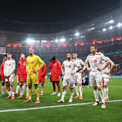 Spieler 1. FC Koeln enttaeuscht waehrend des Spiels im Viertelfinale des DFB-Pokal zwischen Bayer 04 Leverkusen und 1. FC Köln in der BayArena am 06. February 2025 in Leverkusen, Deutschland. Foto von Ralf Treese/DeFodi Images  Spieler 1. FC Koeln look dejected during the DFB-Cup - quarterfinals match between Bayer 04 Leverkusen and 1. FC Koeln at BayArena on February 6, 2025 in Leverkusen, Germany. Photo by Ralf Treese/DeFodi Images DFB / DFL REGULATIONS PROHIBIT ANY USE OF PHOTOGRAPHS AS IMAGE SEQUENCES AND/OR QUASI-VIDEO. Photo by Ralf Treese/DeFodi Images Defodi-521_LEVKOE20250205_074 *** Player 1 FC Koeln look dejected during the DFB Cup quarterfinals match between Bayer 04 Leverkusen and 1 FC Koeln at BayArena on February 06, 2025 in Leverkusen, Germany Photo by Ralf Treese DeFodi Images Player 1 FC Koeln look dejected during the DFB Cup quarterfinals match between Bayer 04 Leverkusen and 1 FC Koeln at BayArena on February 6, 2025 in Leverkusen, Germany Photo by Ralf Treese DeFodi Images DFB DFL REGULATIONS PROHIBIT ANY USE OF PHOTOGRAPHS AS IMAGE SEQUENCES AND OR QUASI VIDEO Photo by Ralf Treese DeFodi Images Defodi 521 LEVKOE20250205 074 Defodi-521 DFB / DFL REGULATIONS PROHIBIT ANY USE OF PHOTOGRAPHS AS IMAGE SEQUENCES AND/OR QUASI-VIDEO.