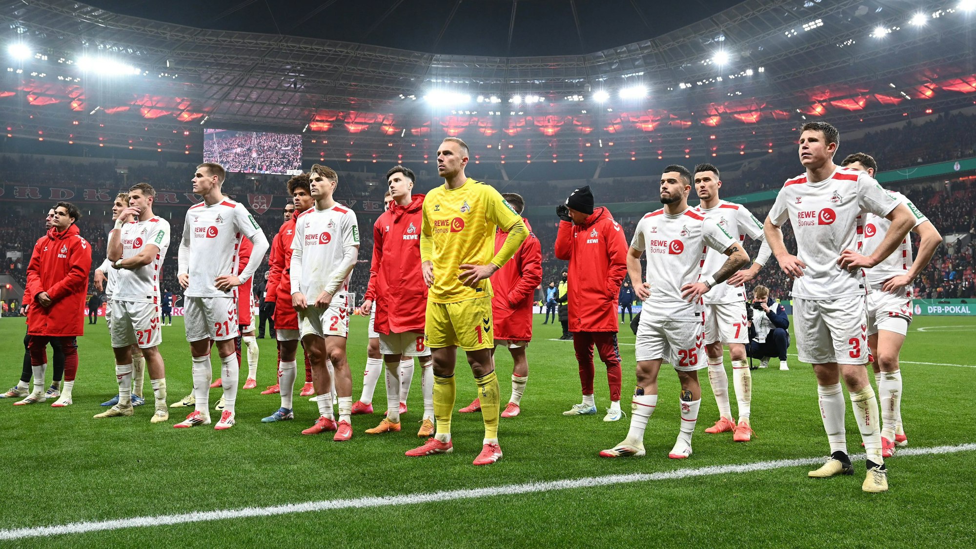 Spieler 1. FC Koeln enttaeuscht waehrend des Spiels im Viertelfinale des DFB-Pokal zwischen Bayer 04 Leverkusen und 1. FC Köln in der BayArena am 06. February 2025 in Leverkusen, Deutschland. Foto von Ralf Treese/DeFodi Images Spieler 1. FC Koeln look dejected during the DFB-Cup - quarterfinals match between Bayer 04 Leverkusen and 1. FC Koeln at BayArena on February 6, 2025 in Leverkusen, Germany. Photo by Ralf Treese/DeFodi Images DFB / DFL REGULATIONS PROHIBIT ANY USE OF PHOTOGRAPHS AS IMAGE SEQUENCES AND/OR QUASI-VIDEO. Photo by Ralf Treese/DeFodi Images Defodi-521_LEVKOE20250205_074 *** Player 1 FC Koeln look dejected during the DFB Cup quarterfinals match between Bayer 04 Leverkusen and 1 FC Koeln at BayArena on February 06, 2025 in Leverkusen, Germany Photo by Ralf Treese DeFodi Images Player 1 FC Koeln look dejected during the DFB Cup quarterfinals match between Bayer 04 Leverkusen and 1 FC Koeln at BayArena on February 6, 2025 in Leverkusen, Germany Photo by Ralf Treese DeFodi Images DFB DFL REGULATIONS PROHIBIT ANY USE OF PHOTOGRAPHS AS IMAGE SEQUENCES AND OR QUASI VIDEO Photo by Ralf Treese DeFodi Images Defodi 521 LEVKOE20250205 074 Defodi-521 DFB / DFL REGULATIONS PROHIBIT ANY USE OF PHOTOGRAPHS AS IMAGE SEQUENCES AND/OR QUASI-VIDEO.