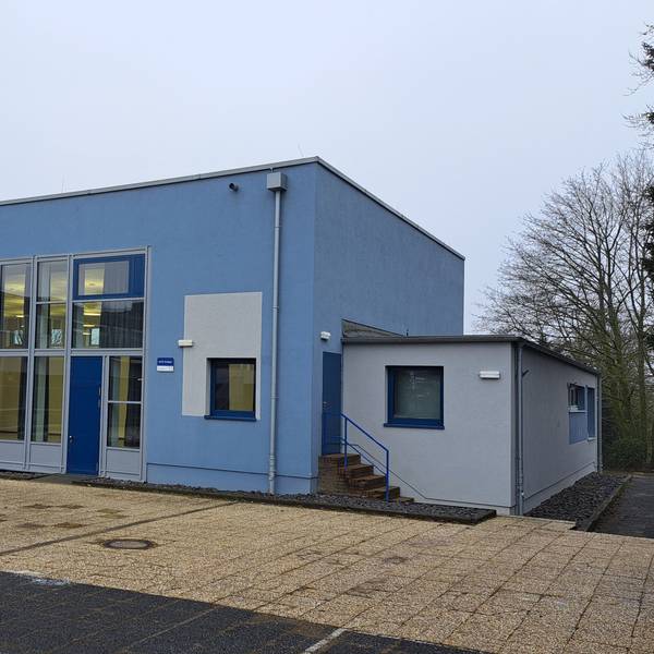 Das Foto zeigt die Aula der Konrad-Adenauer-Hauptschule Wipperfürth.