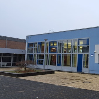 Das Foto zeigt die Aula der Konrad-Adenauer-Hauptschule Wipperfürth.