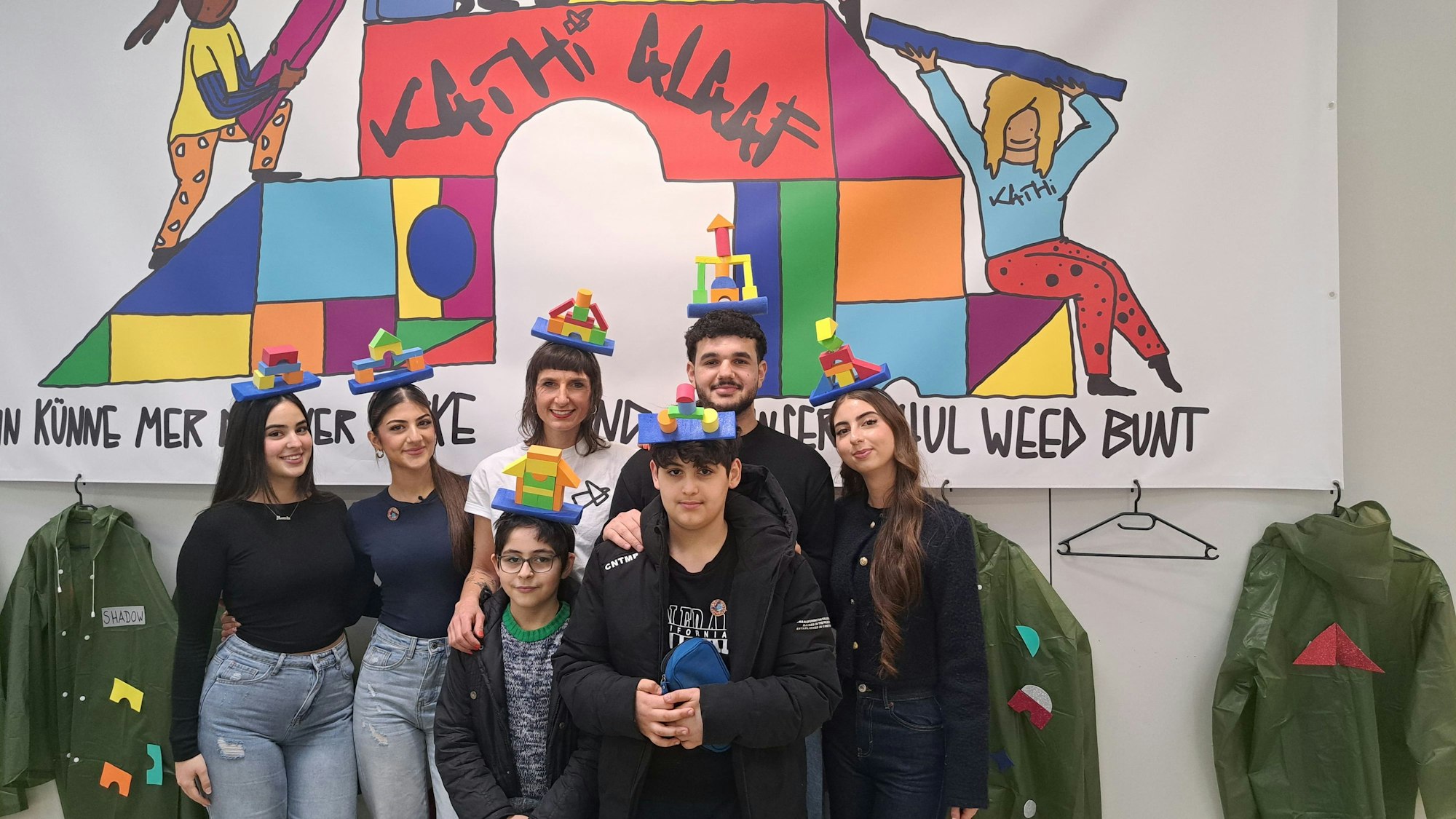 Von links (hinten): Hawin, Helin, Isabel Blumenthal, Sizar und Tuana vorne: Taha, Dlian