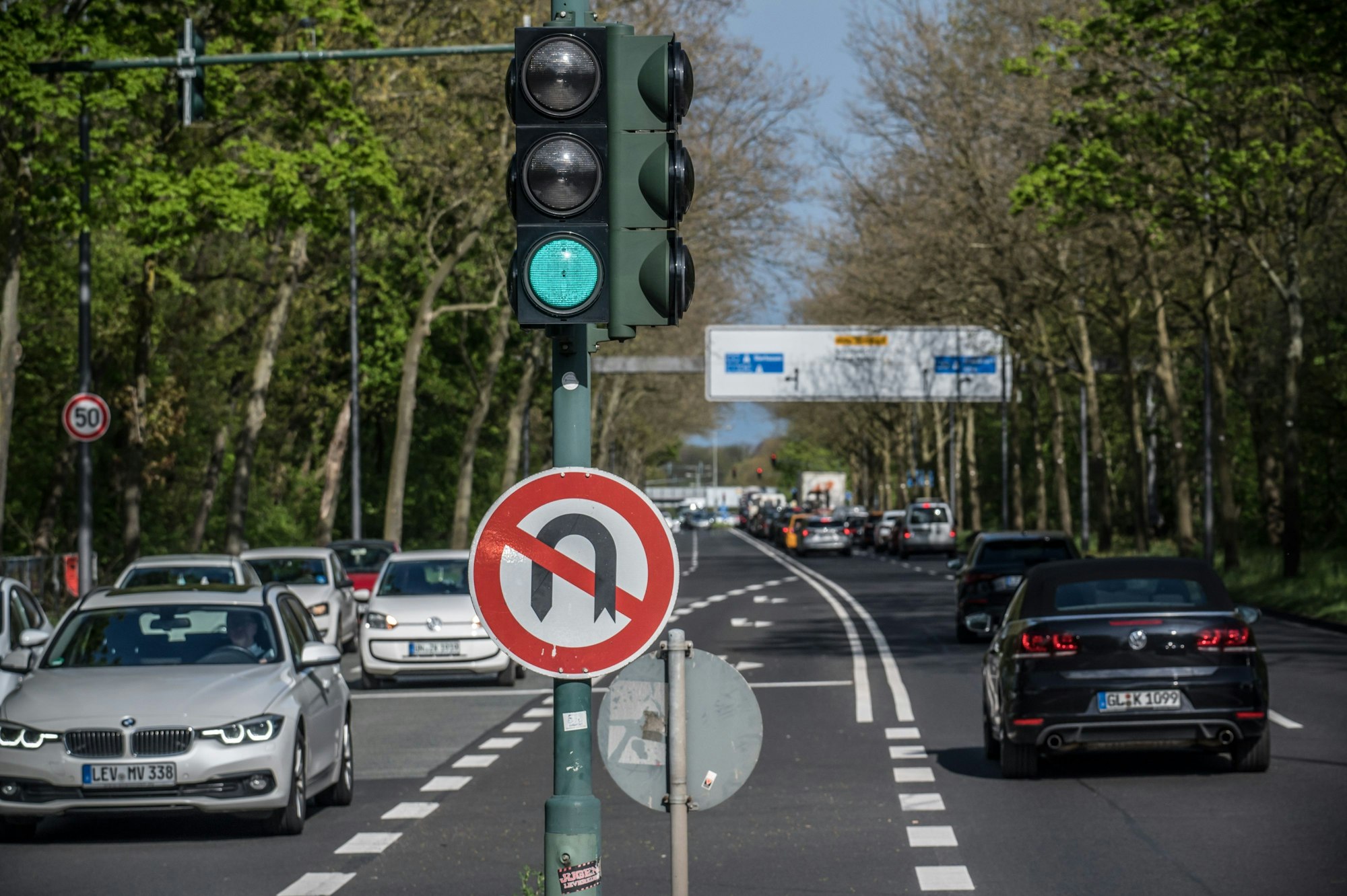 Ecke Elisabeth Langgässer Straße Ampel, Ampelanlage. Foto: Ralf Krieger