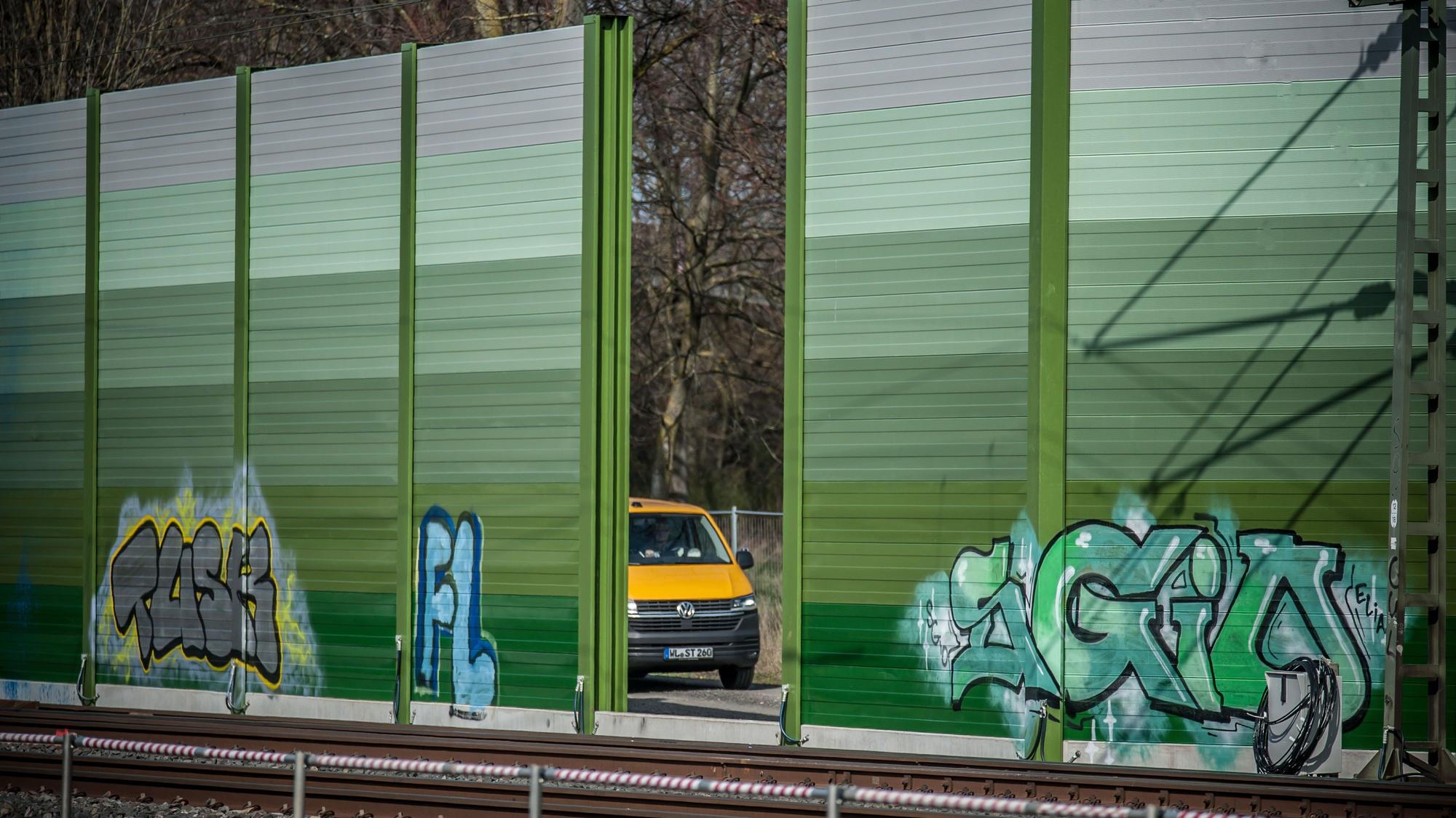 Lärmschutzwand an der Bahn