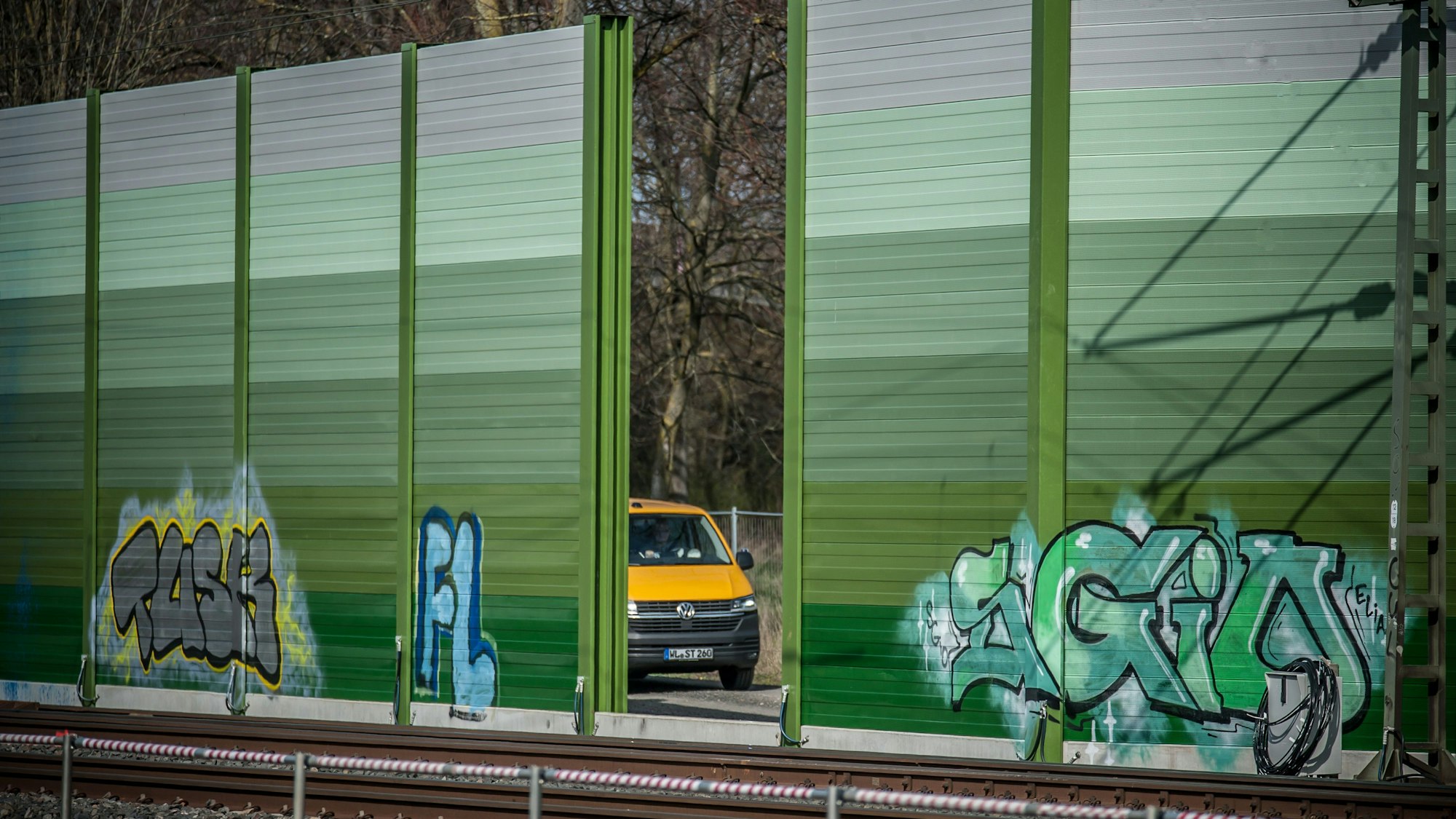 Lärmschutzwand an der Bahn