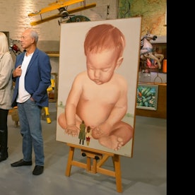 Das XXL-Baby Öl auf Leinwand sorgte bei Bares für Rares für Begeisterung