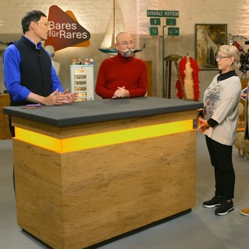 Jürgen und Brigitta Ricking (v.r.) mit Horst Lichter und Experte Colmar Schulte-Goltz bei „Bares für Rares“.