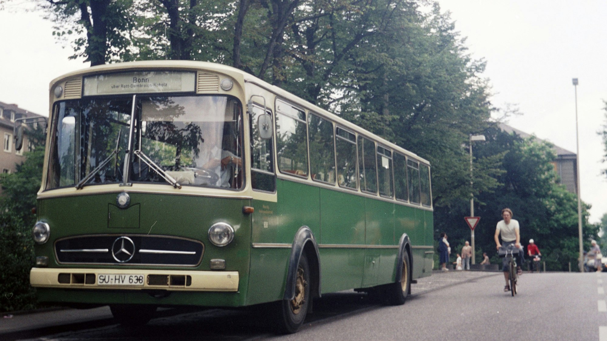 Ein ehemaliger RSE-Bus, jetzt unter RSVG-Regie im Jahr 1981 auf dem Bonner Kaiserplatz.