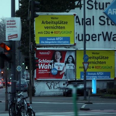 07.02.2025, Köln: In Köln hängen seit dieser Woche riesige AfD-Werbeplakate, finanziert von einem Österreicher.  Foto: Arton Krasniqi