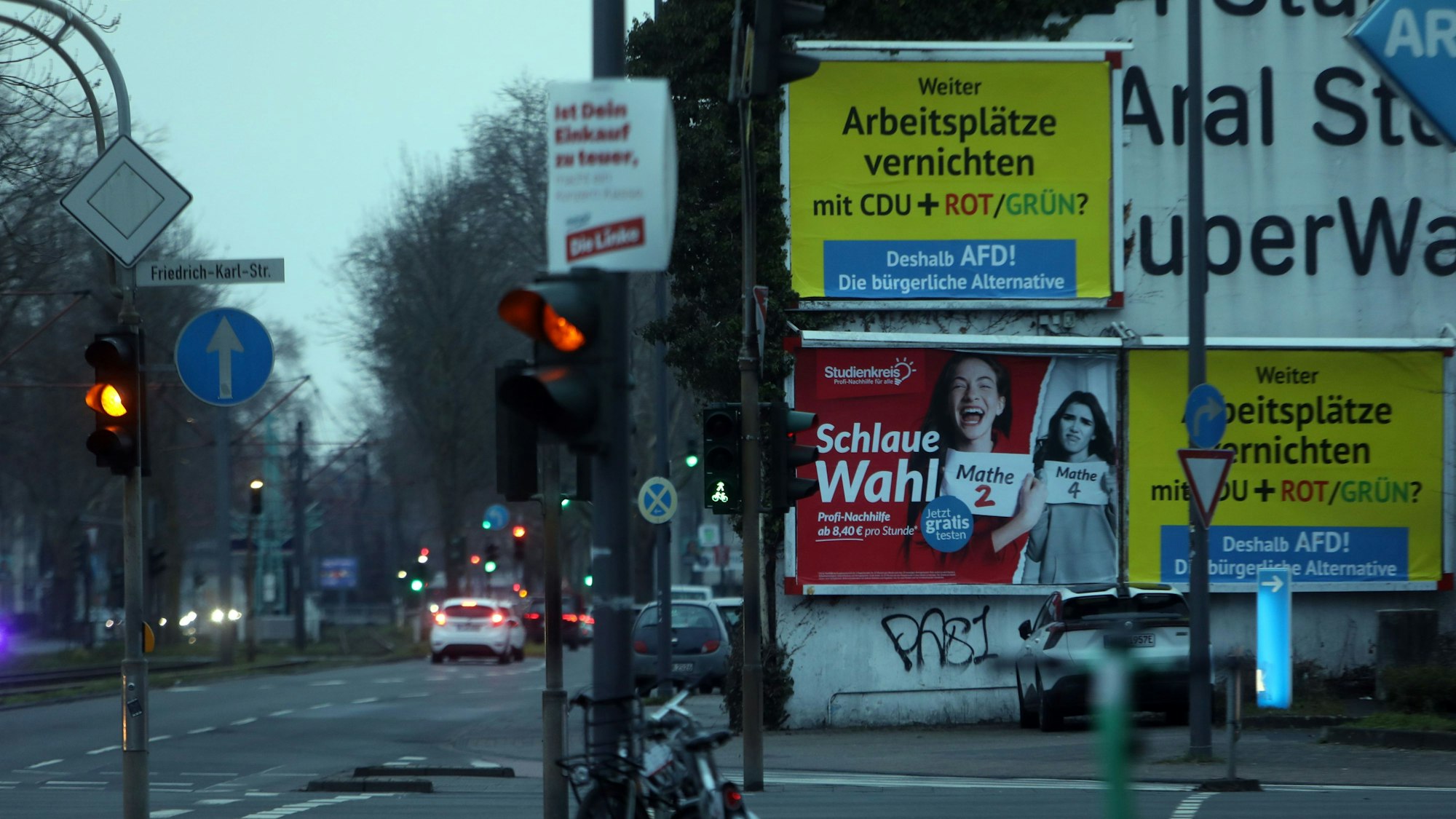 07.02.2025, Köln: In Köln hängen seit dieser Woche riesige AfD-Werbeplakate, finanziert von einem Österreicher. Foto: Arton Krasniqi