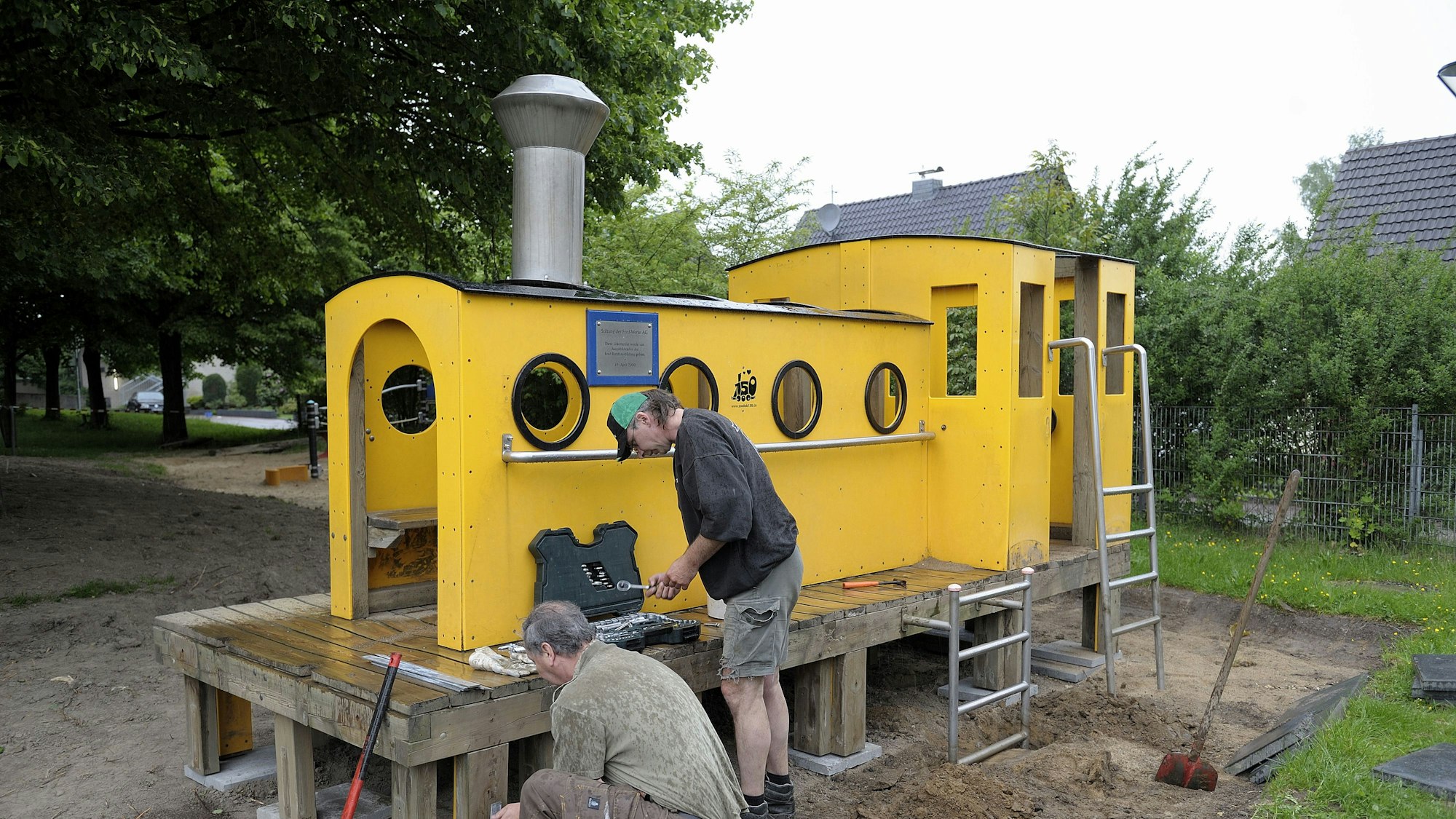Das Foto zeigt die alte Spiele-Lok, gestiftet vom Kölner Zoo