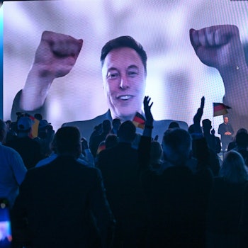 Beim Wahlkampfauftakt der AfD wird Tech-Milliardär Elon Musk live zugeschaltet. Nun verbreitet ein AfD-Politiker Fake-News, die der Trump-Berater zuvor gepostet hatte. (Archivbild)