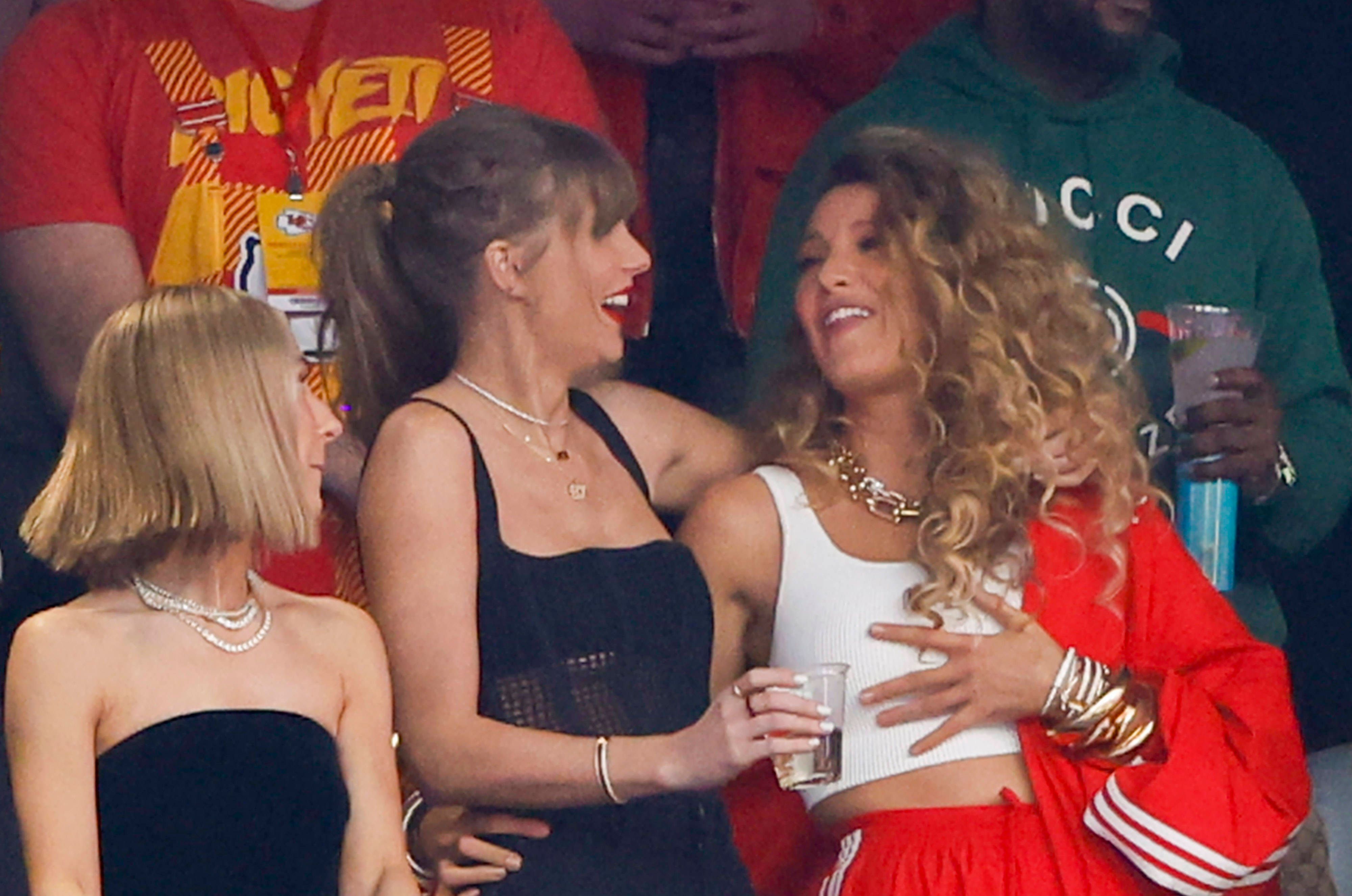 Beim Super Bowl 2024 feierten Taylor Swift und Blake Lively noch gemeinsam.