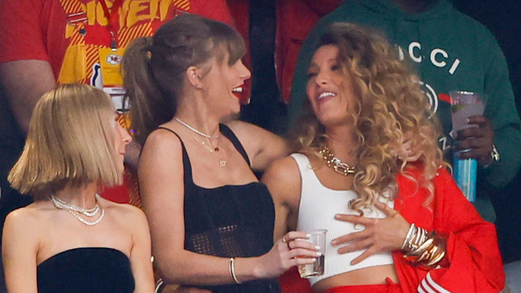 Beim Super Bowl 2024 feierten Taylor Swift und Blake Lively noch gemeinsam.