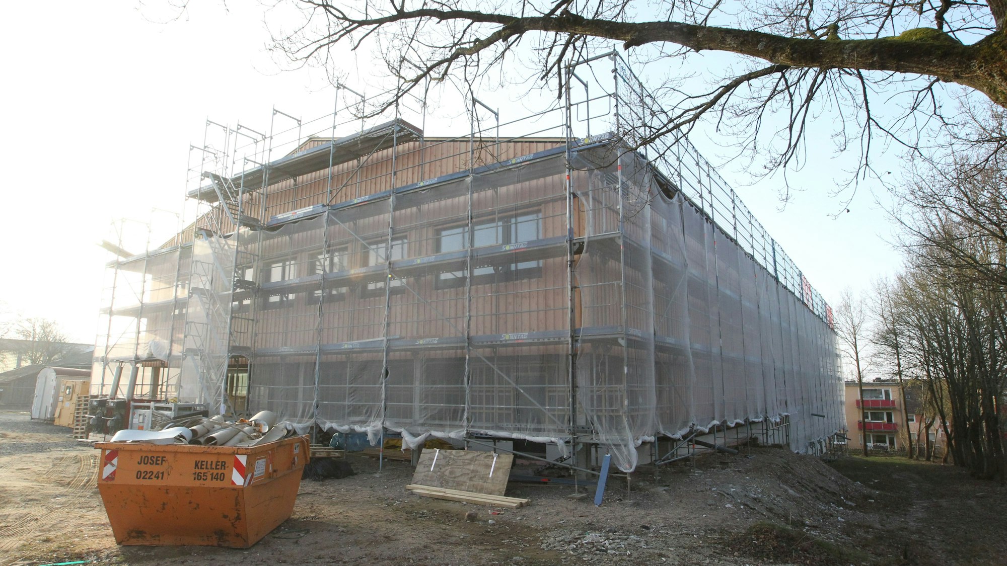 Die Einfachsporthalle im Bilduscampus in Neunkirchen wird im Frühjahr 2025 fertiggestellt.