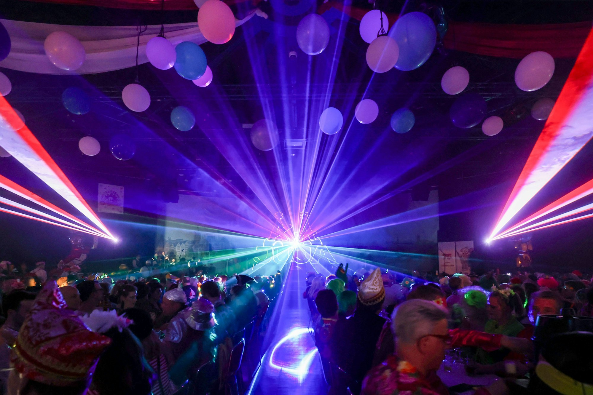 Lasershow bei Sitzung im Theater am Tanzbrunnen.