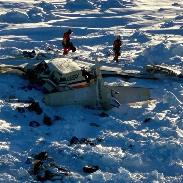 Ein kleines Flugzeug, das im Westen Alaskas auf einem Flug in Richtung der Drehkreuzgemeinde Nome abgestürzt ist.