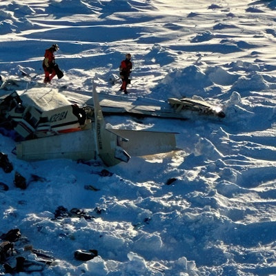 Ein kleines Flugzeug, das im Westen Alaskas auf einem Flug in Richtung der Drehkreuzgemeinde Nome abgestürzt ist.