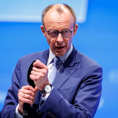 08.02.2025, Bayern, Nürnberg: Friedrich Merz, Kanzlerkandidat und Vorsitzender der CDU, spricht beim kleinen CSU-Parteitag. Foto: Daniel Karmann/dpa +++ dpa-Bildfunk +++