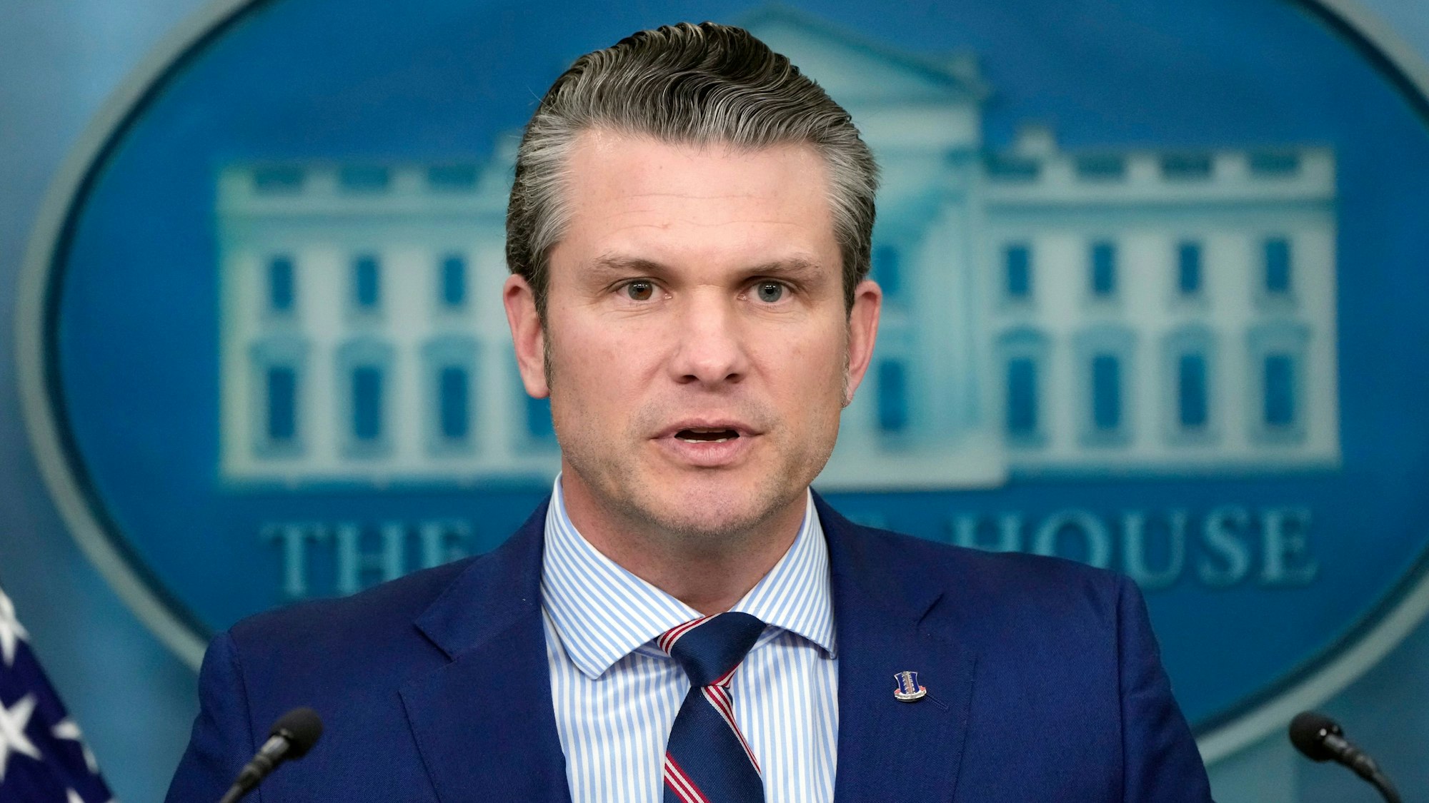 Der ehemalige Fox-News-Moderator und Veteran Pete Hegseth wurde von Donald Trump als US-Verteidigungsminister vereidigt.
