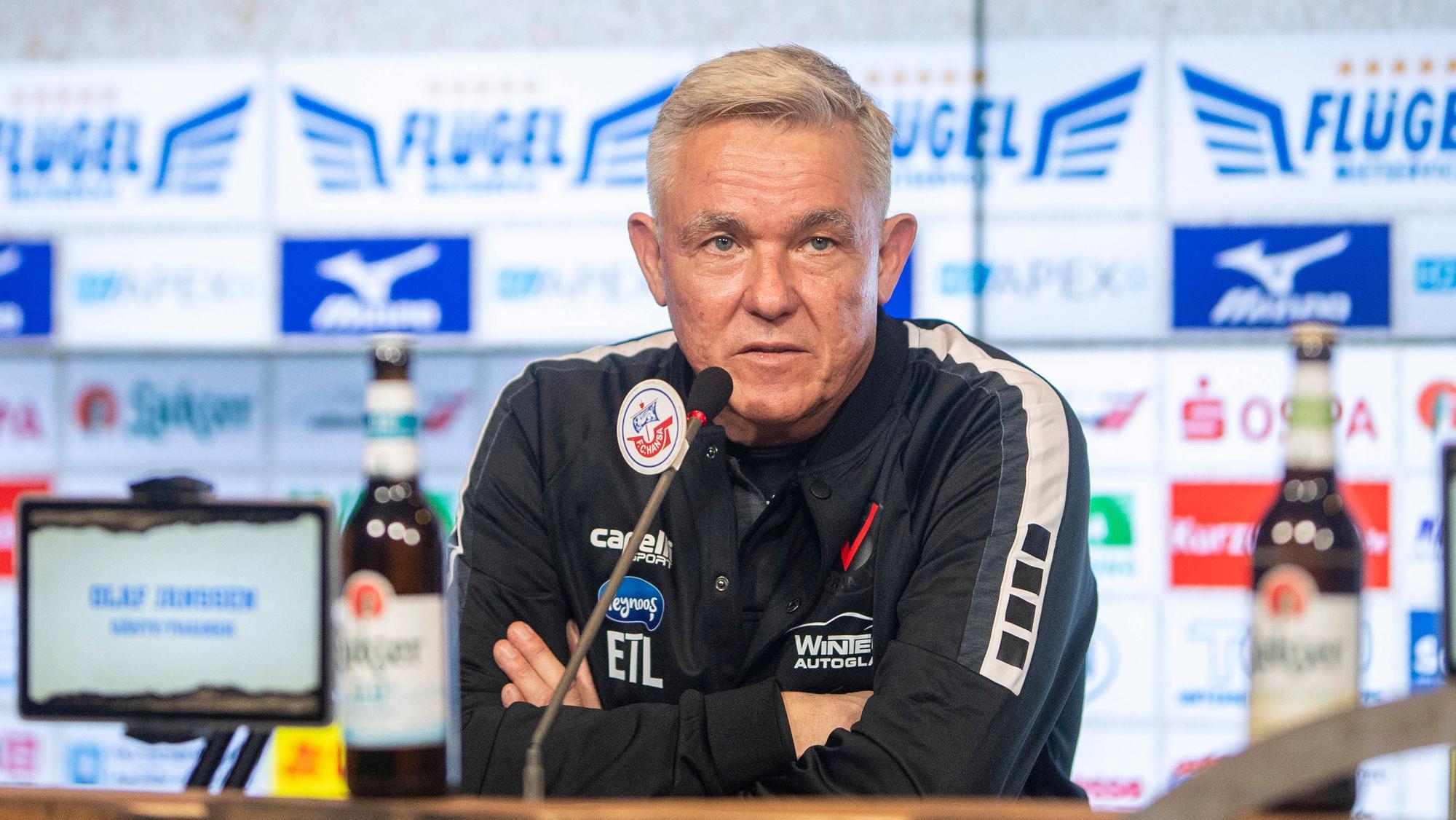 Olaf Janßen, Trainer des FC Viktoria Köln