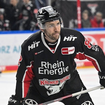 Eishockey DEL - 24/25 - 41. Spieltag: Kölner Haie vs EHC Red Bull München am 28.01.2025 in der LANXESS arena in Köln Kölns Alexandre Grenier Nr.82 *** Ice Hockey DEL 24 25 41 Matchday Cologne Sharks vs EHC Red Bull Munich on 28 01 2025 at the LANXESS arena in Cologne Colognes Alexandre Grenier No 82 WD