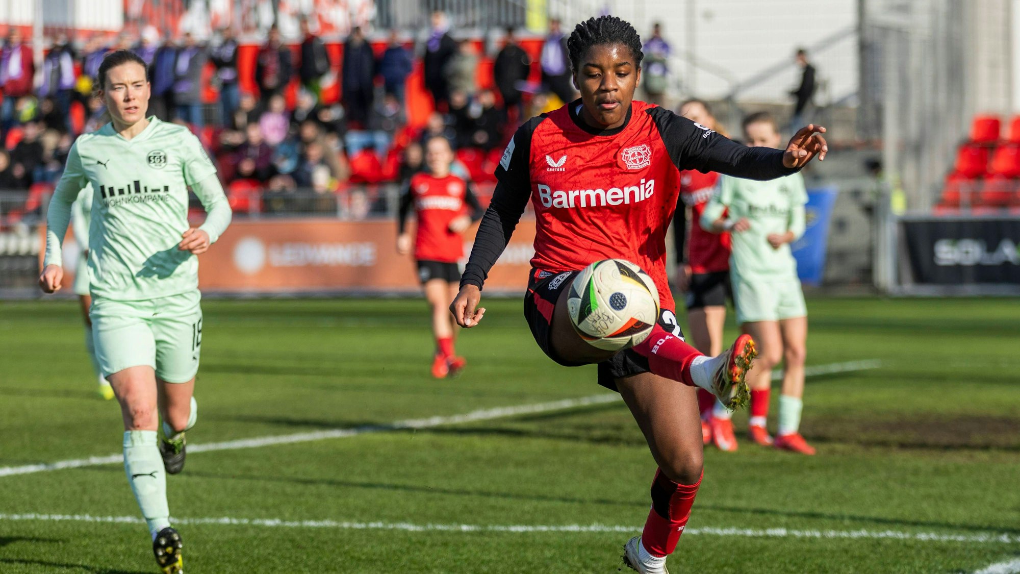 Google Pixel Frauen-Bundesliga: Bayer 04 Leverkusen - SGS Essen, 08.02.2024 Delice Boboy Bayer 04 Leverkusen, 23. Google Pixel Frauen-Bundesliga, Bayer 04 Leverkusen - SGS Essen, 14. Spieltag, am 08.02.2024, Ulrich-Haberland-Stadion, Leverkusen DFB regulations prohibit any use of photographs as image sequences and/or quasi-video *** Google Pixel Frauen Bundesliga Bayer 04 Leverkusen SGS Essen, 08 02 2024 Delice Boboy Bayer 04 Leverkusen, 23 Google Pixel Frauen Bundesliga, Bayer 04 Leverkusen SGS Essen, 14 Spieltag, am 08 02 2024, Ulrich Haberland Stadion, Leverkusen DFB regulations prohibit any use of photographs as image sequences and or quasi video Copyright: xBEAUTIFULxSPORTS/Meuselx