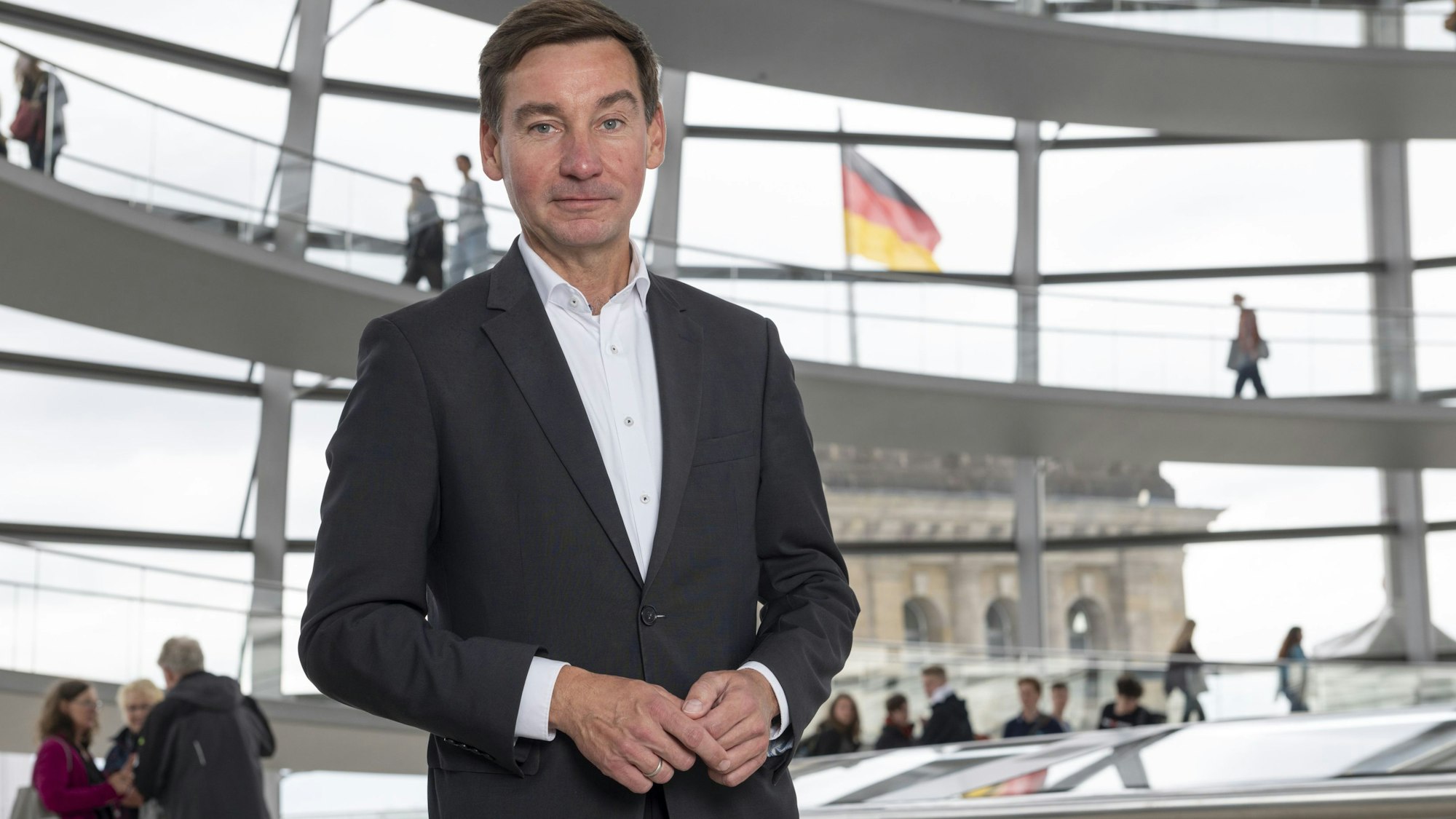 Sebastian Hartmann.