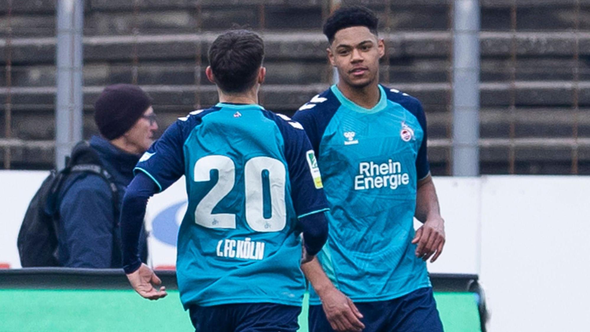 Regionalliga West: Fortuna Köln - 1. FC Köln U21, U 21 09.02.2024 Jonas Saliger 1. FC Köln U21, 20 und Yannick Mausehund 1. FC Köln U21, 23 jubeln. Regionalliga West, Fortuna Köln - 1. FC Köln U21, 21. Spieltag, am 09.02.2024, Südstadion, Köln *** Regionalliga West Fortuna Köln 1 FC Köln U21, 09 02 2024 Jonas Saliger 1 FC Köln U21, 20 and Yannick Mausehund 1 FC Köln U21, 23 cheer Regionalliga West, Fortuna Köln 1 FC Köln U21, 21 Matchday, on 09 02 2024, Südstadion, Cologne Copyright: xBEAUTIFULxSPORTS/Meuselx