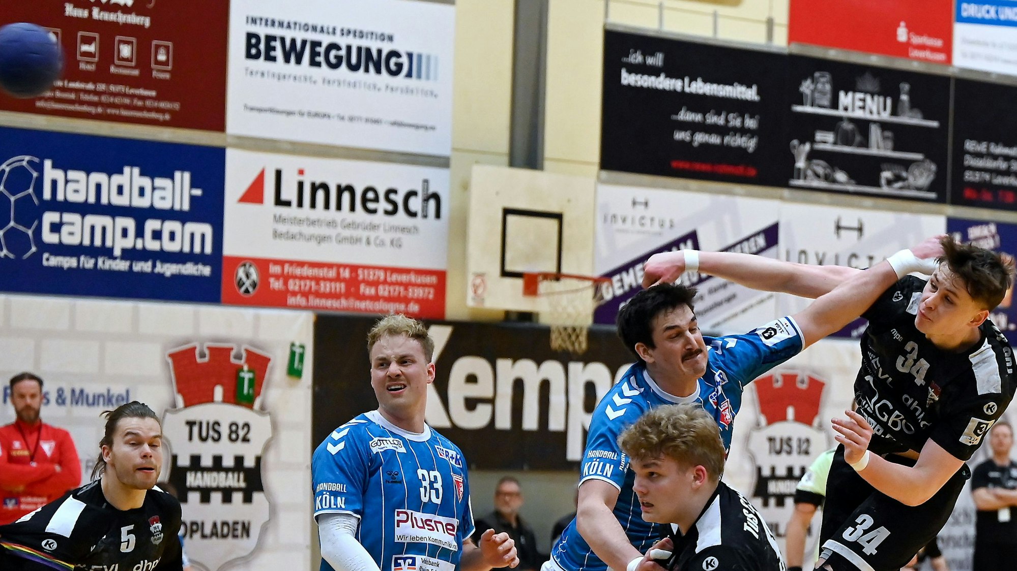 07.02.2025, Handball-TuS Opladen-Longericher SC Köln
Wurf von Maximilian Schmidt (Opladen)
Foto: Uli Herhaus