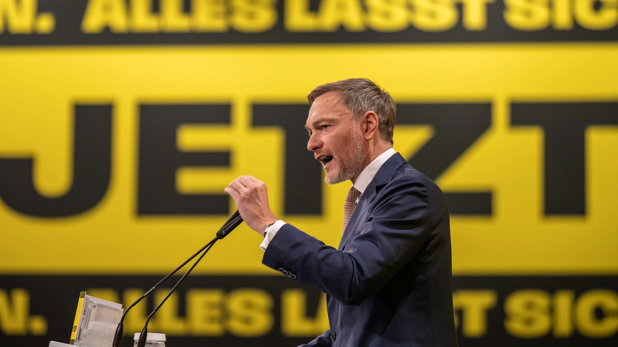 Christian Lindner, FDP Bundesvorsitzender, spricht beim außerordentliche Bundesparteitag der FDP vor der Bundestagswahl.