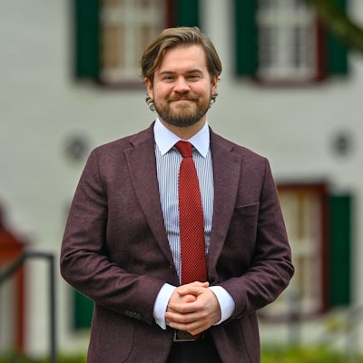 Pascal Reinhardt (SPD) tritt bei der Bundestagswahl 2025 für den Oberbergischen Kreis an.