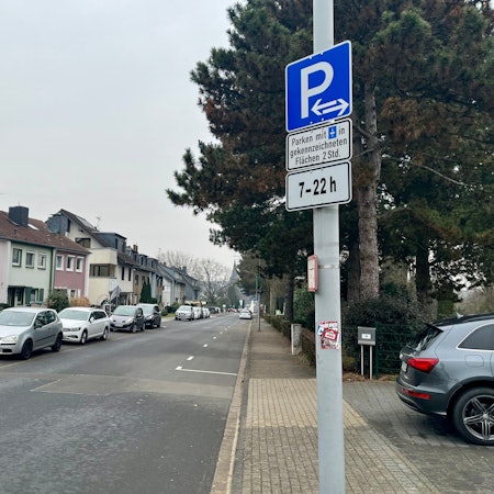 Parkschild an der Straße