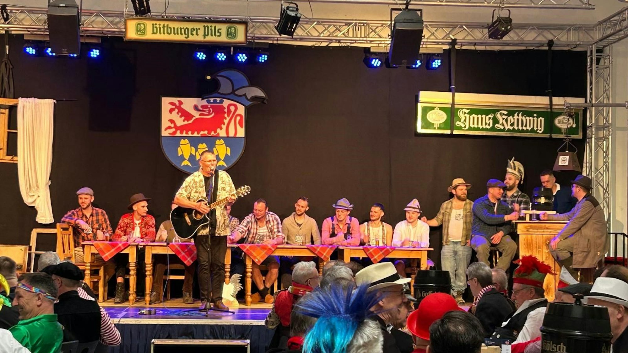 Die KG Für uns Pänz aus Seelscheid hat erstmals ein Redner-Herrenfrühschoppen veranstaltet. Hier der Auftritt von Uli Teichmann aus Neunkirchen.