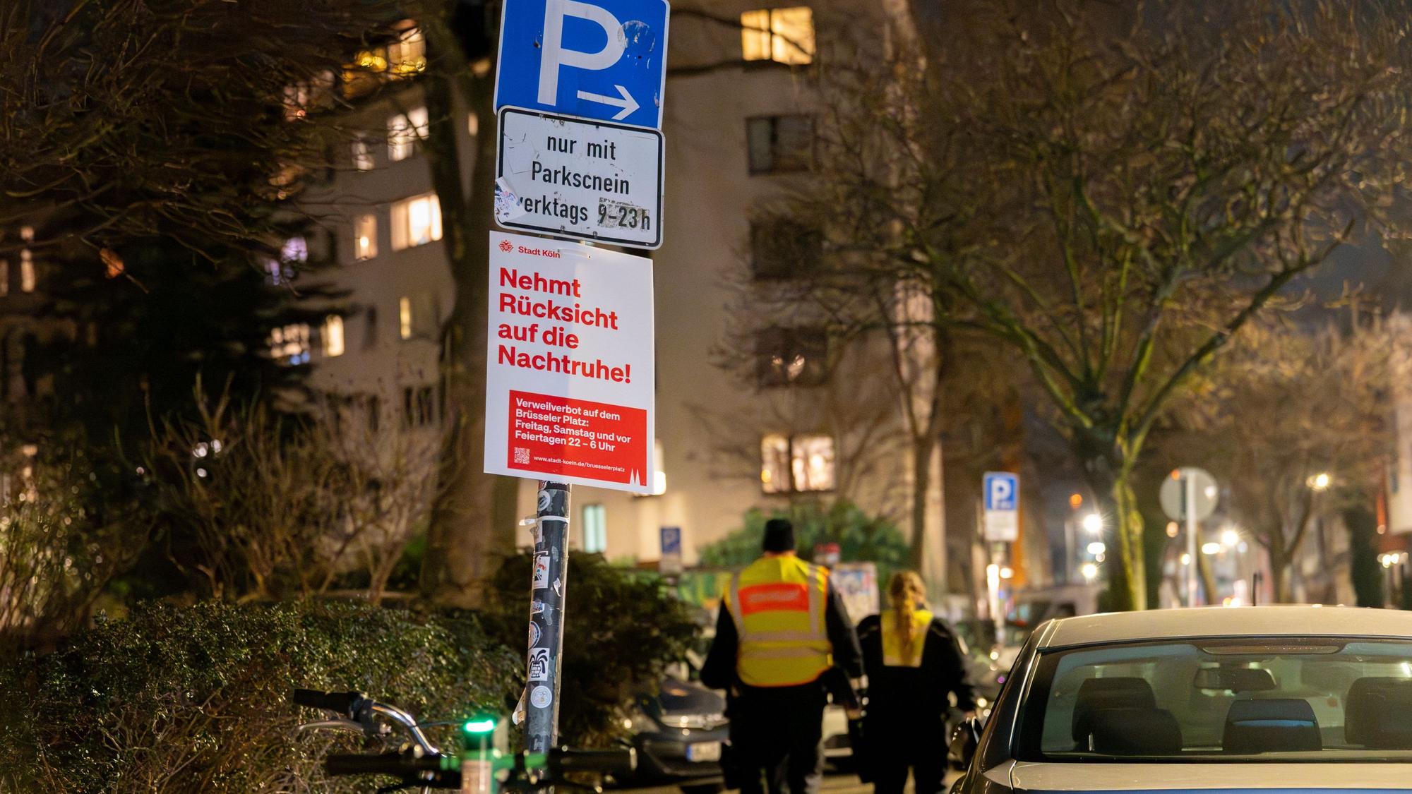 Das Ordnungsamt patrouilliert abends am Brüsseler Platz.